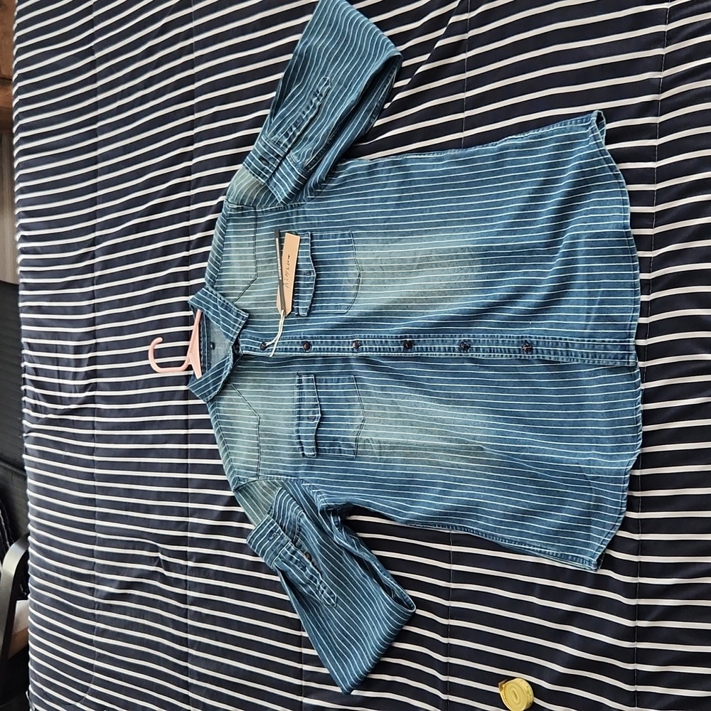 NWTS MENS STRETCH DENIM SHIRT SIZE MEDIUM.